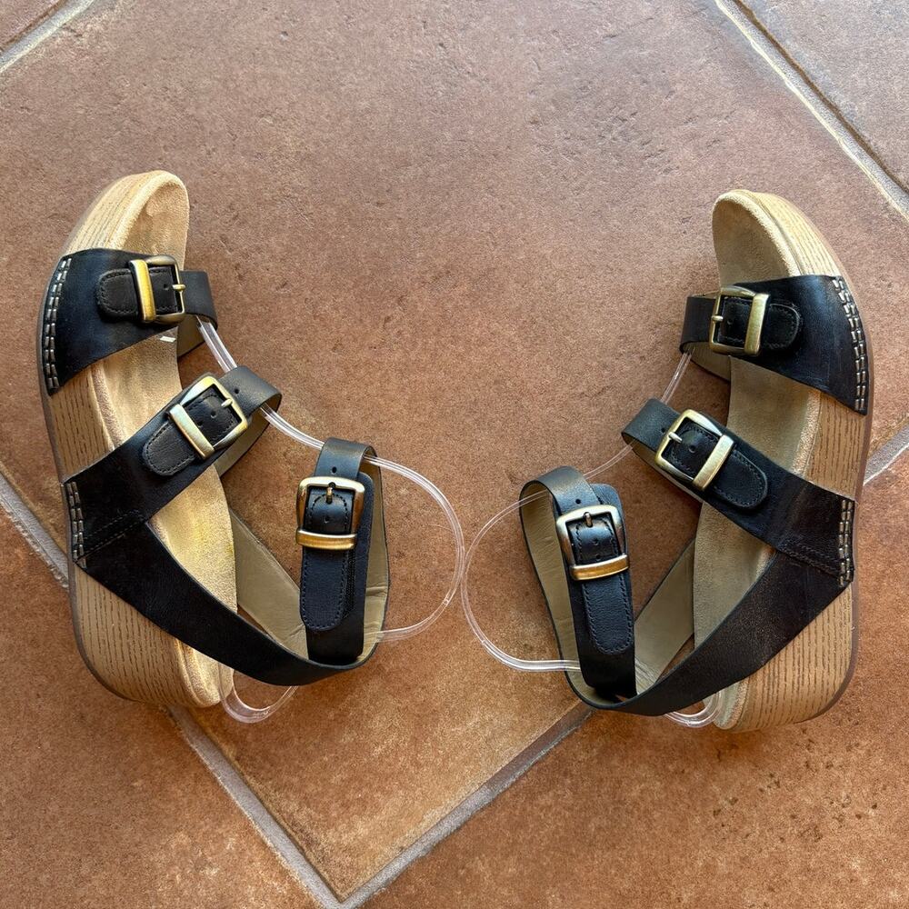 Dansko "Lou" Black Leather Strappy Wedge Sandals w Brass Tone Hardware US 7.5-8 - Picture 9 of 16